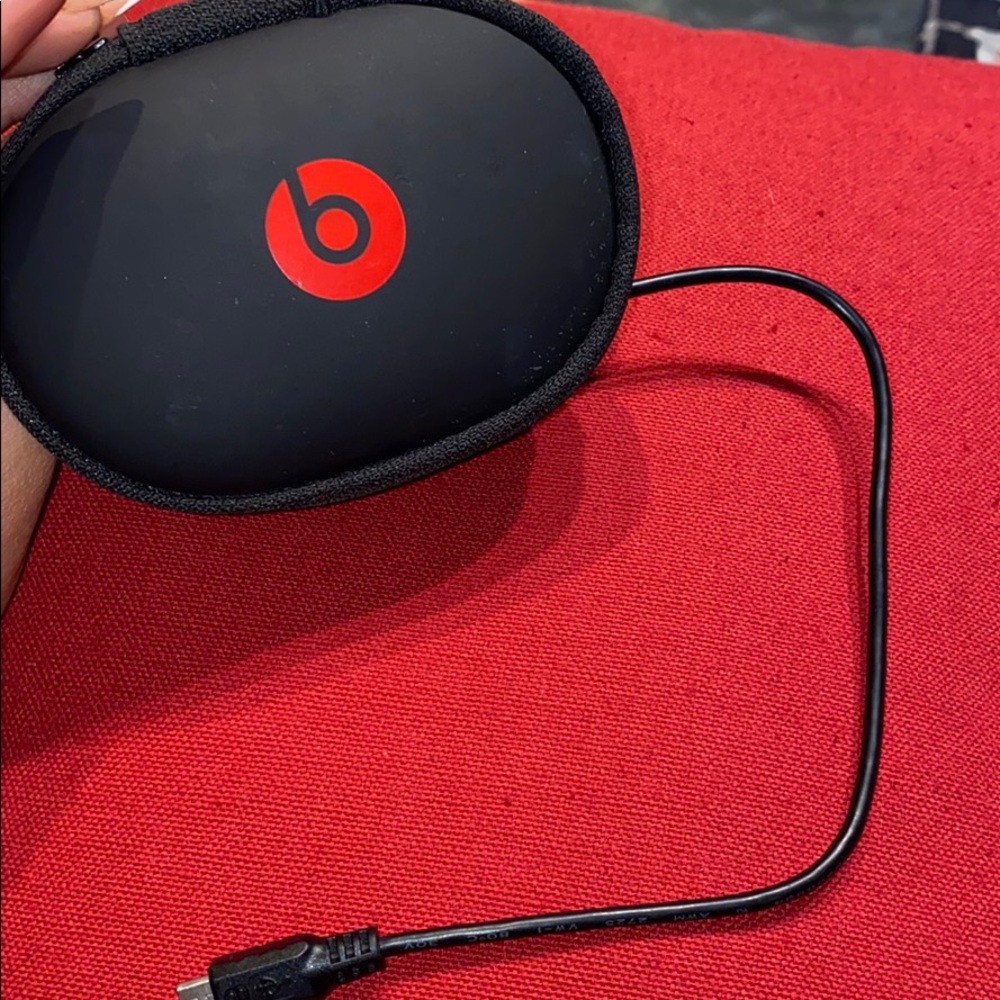 Powerbeats HighPerformance Wireless Earbuds - Picture 3 of 3